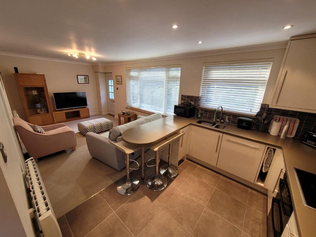 The Mumbles - Bungalow - 2 Bedrooms - Pet Friendly Суонси Экстерьер фото